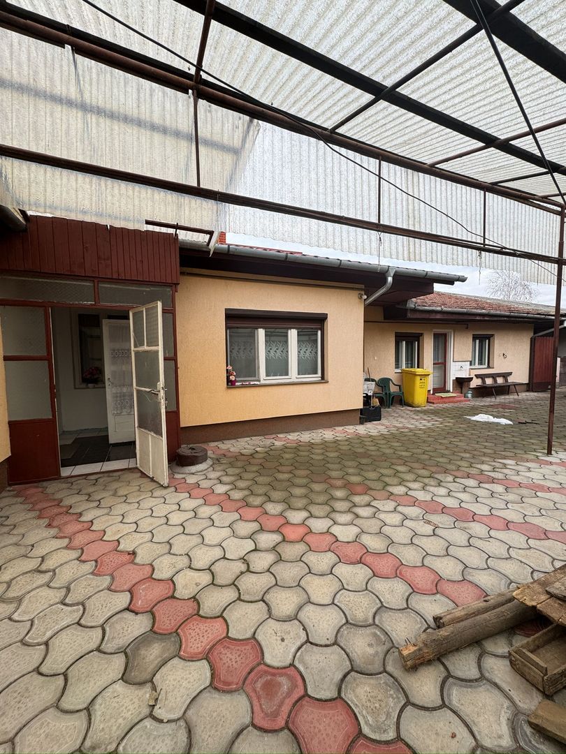 De vânzare Casă în Grădiște, curte + grădină proprie generoasă Arad - Poză 4