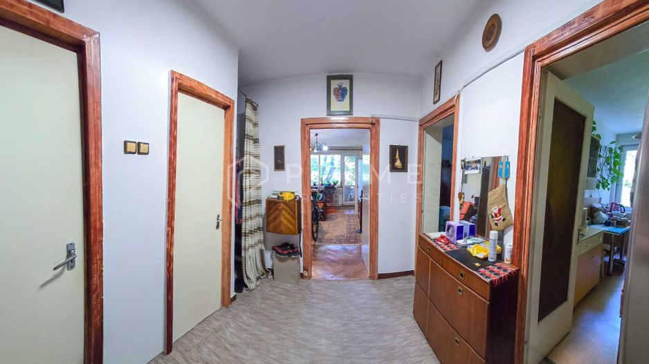 Apartament spațios cu 3 camere, decomandat – Zona 7 Noiembrie / UMFST - Poză 1