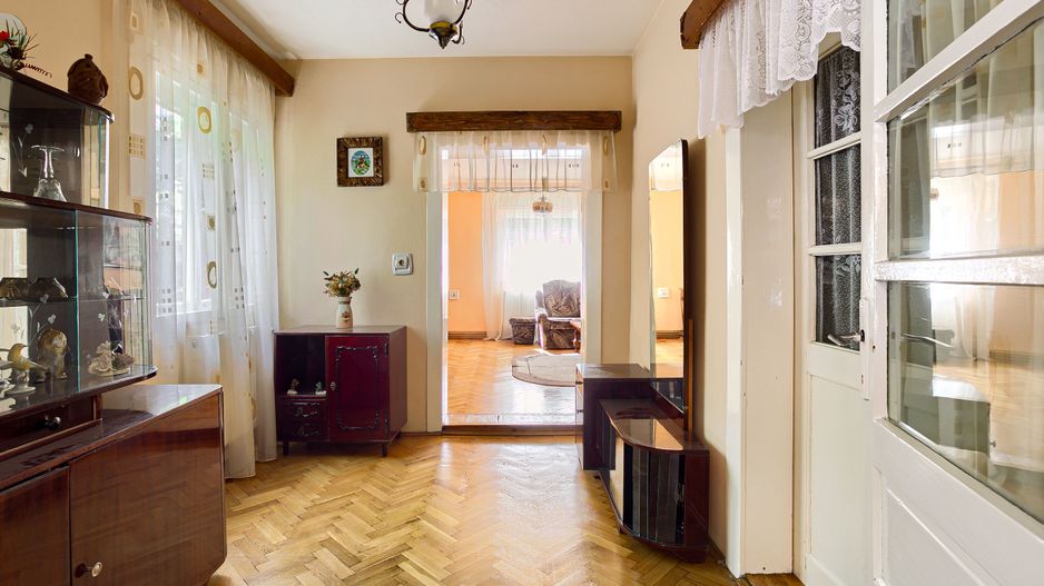 Rezervat Casa din caramida cu teren generos in Gradiste - Poză 1