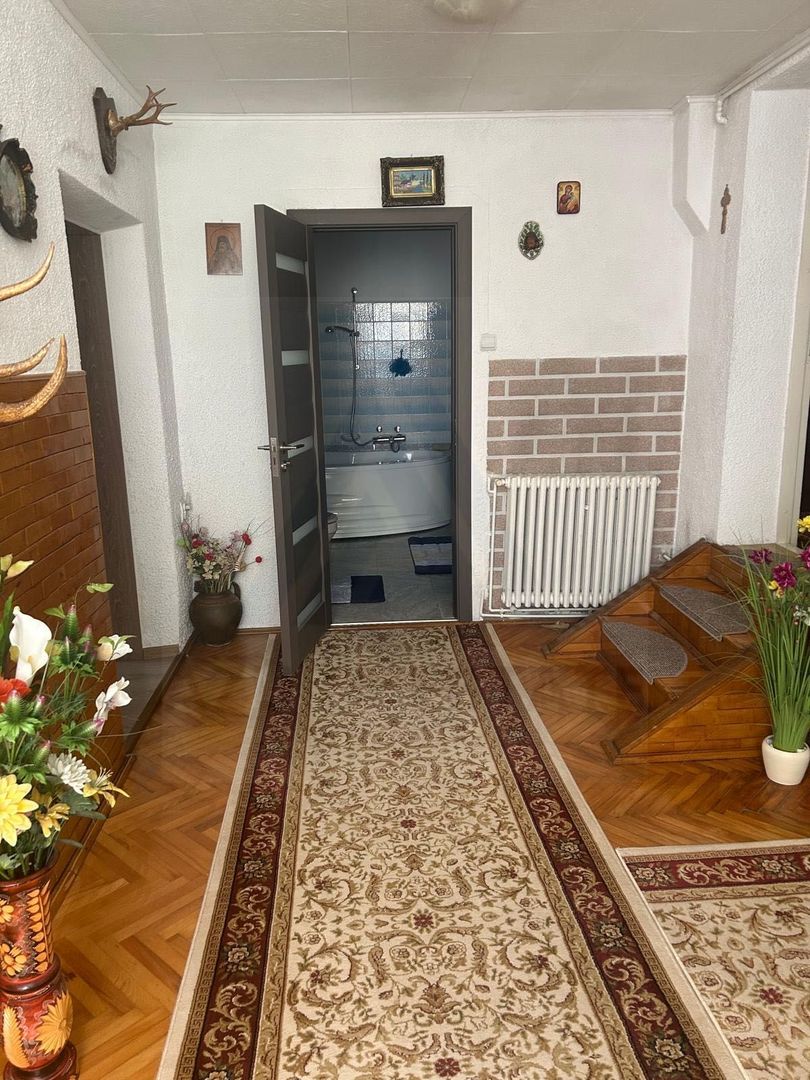 Casa spatioasa cu etaj 270 mp utili curte libera 180 mp zona Reșița - Poză 5