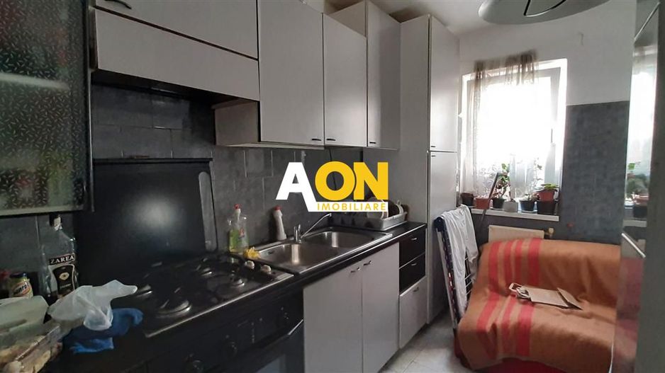 Apartament 3 camere Cetate - Poză 1