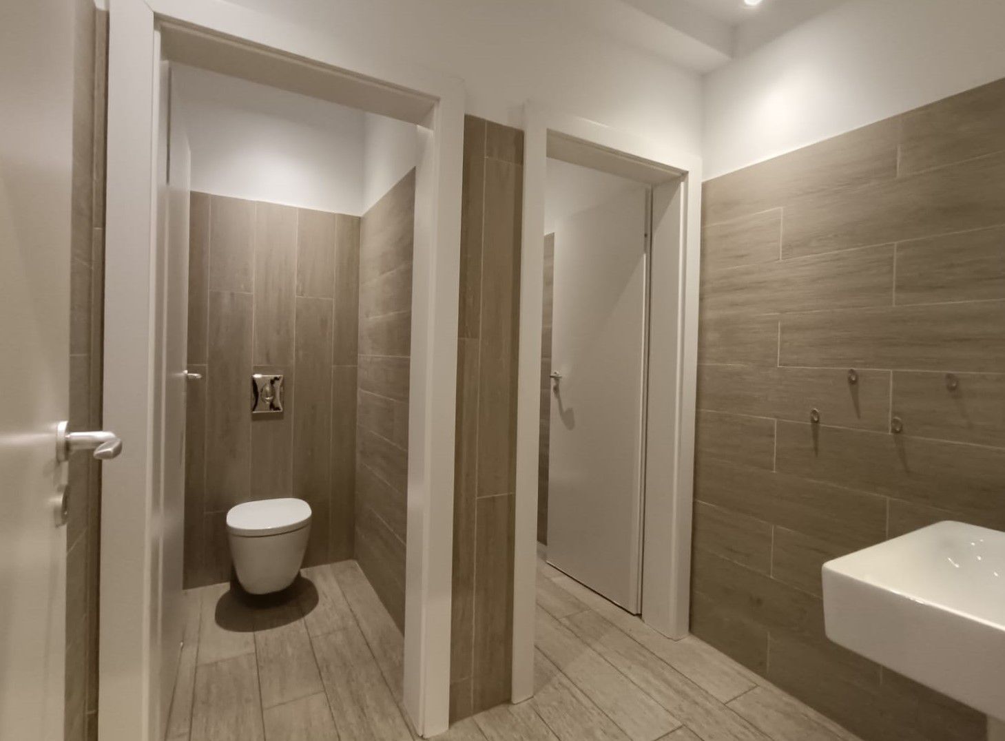 Inchiriem spatiu comercial 202 mp zona Coresi - Poză 19