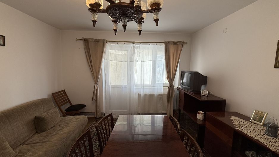 Apartament cu 3 camere central - Poză 2