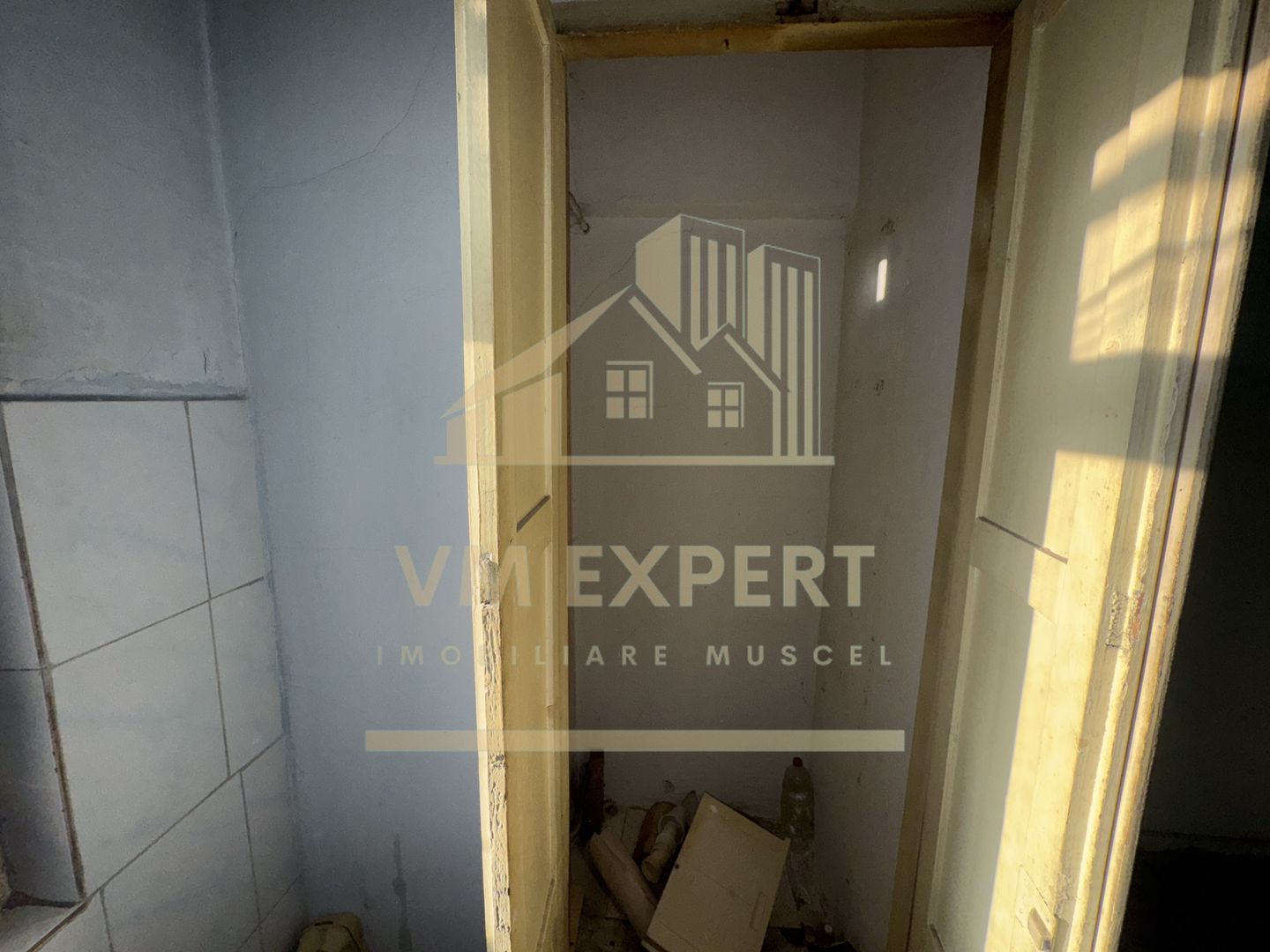 APARTAMENT 3 CAMERE ETAJ 4 VISOI CAMPULUNG - Poză 12