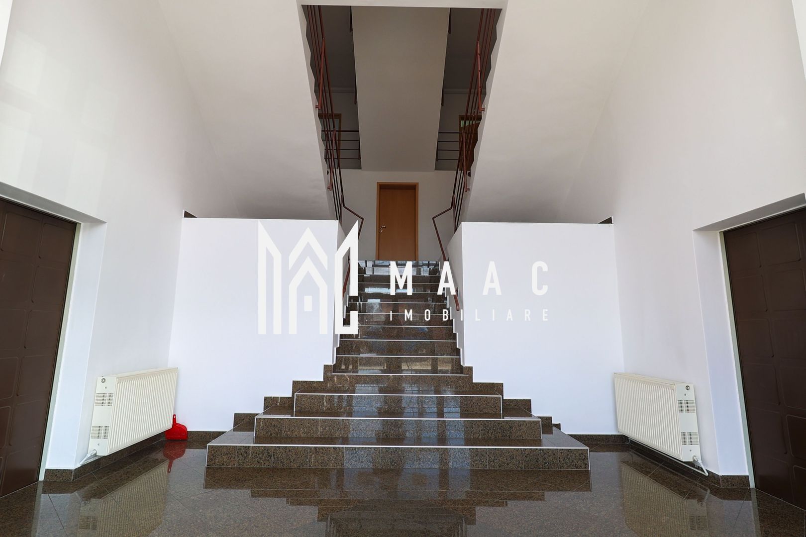 Spatiu  I 8 birouri I 2 hale I 1.140mp teren I Tiglari - Poză 1