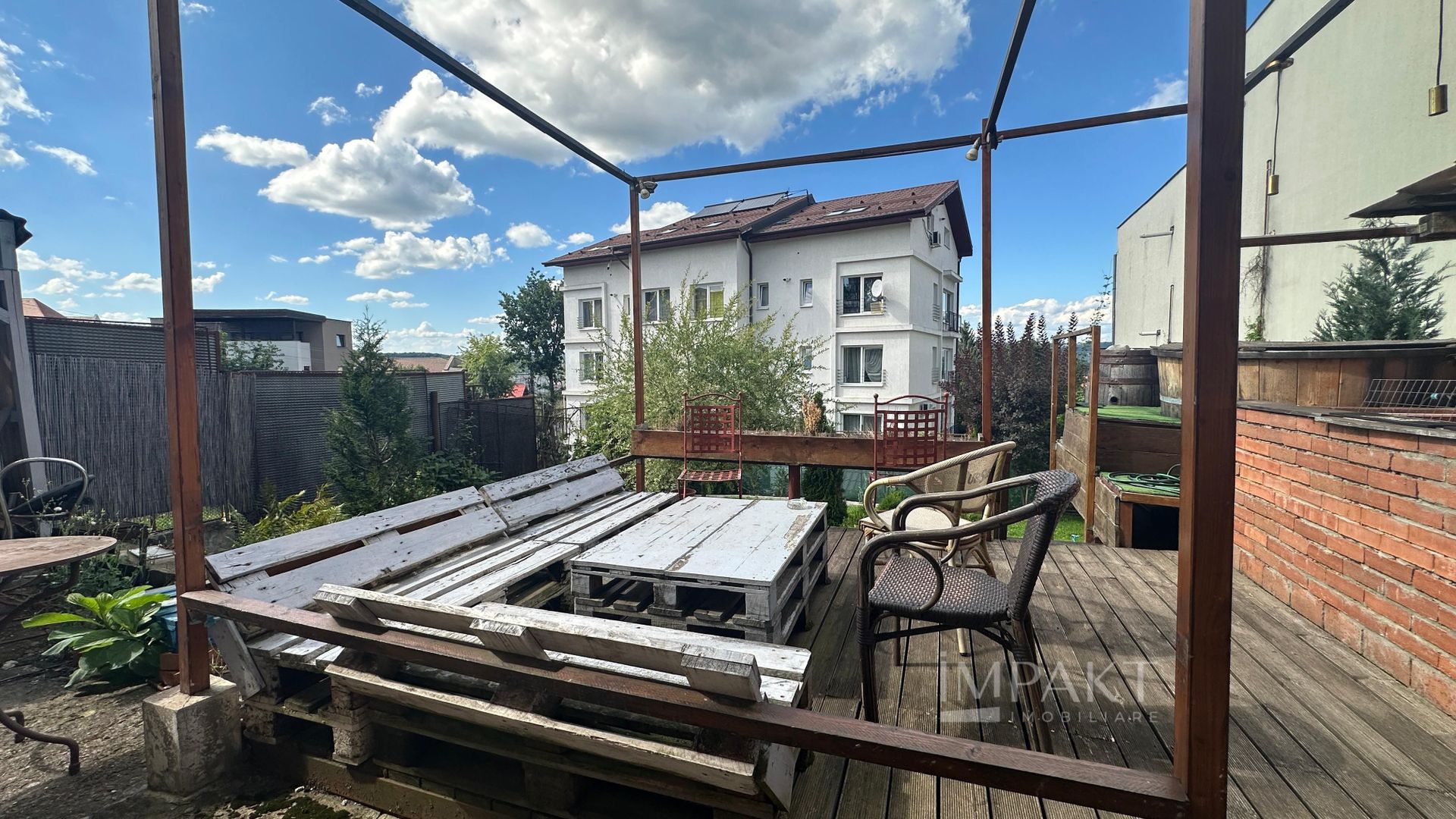 Imobil cu 5 apartamente separate, ideal pentru investitie - zona UMF! - Poză 3