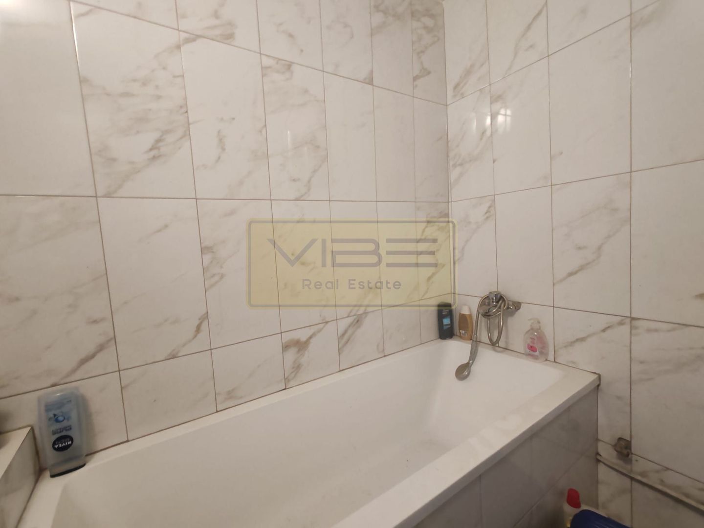 Apartament decomandat 1 Camera -Tg Cucu - Poză 3