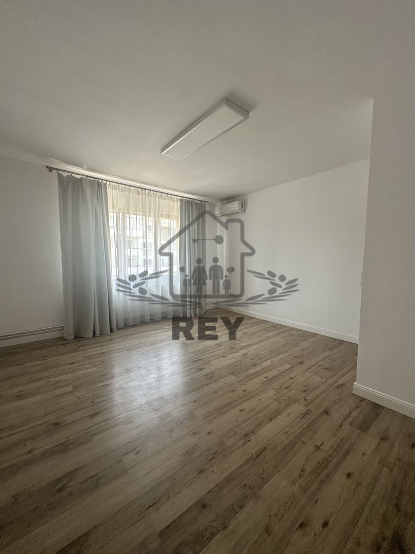 Spatiu comercial + 2 ap. pentru birouri sau închiriere- zona premium - Poză 1