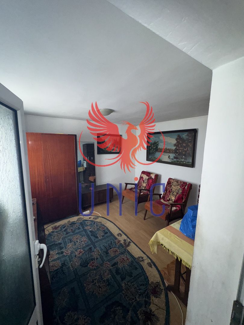 Casa situata in orasul Bals! - Poză 11