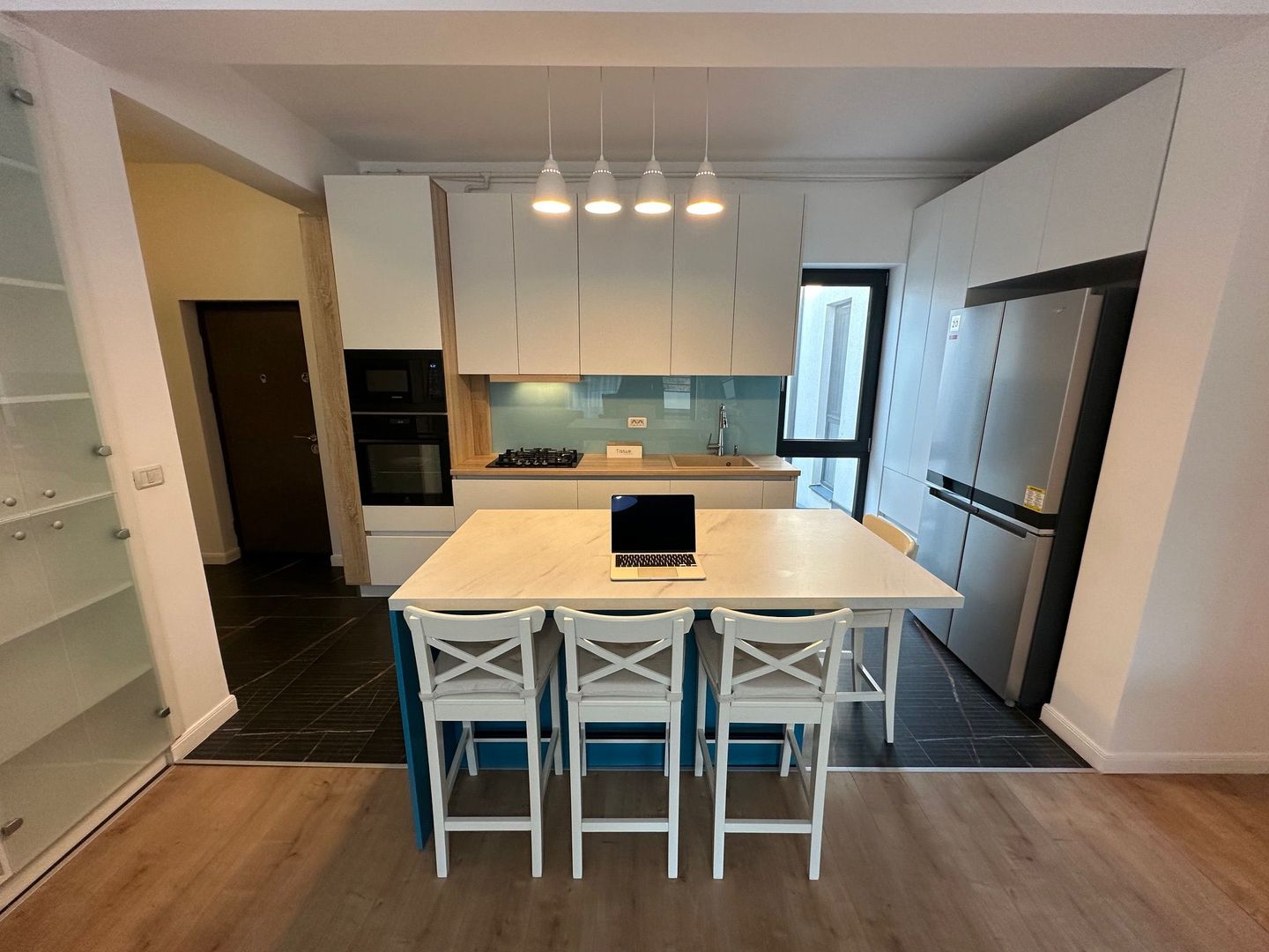 Apartament cu terasa mare zona Lipovei - intrare Dumbrăvița - Poză 3