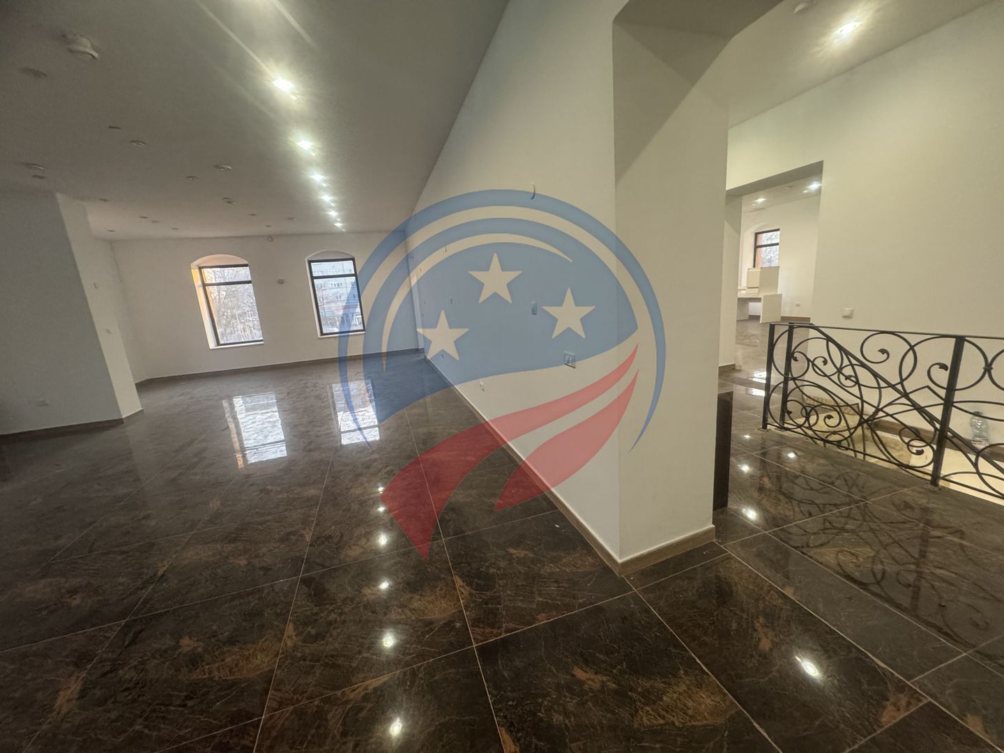 Spațiu de închiriat ultracentral – ideal pentru afacerea ta! - Poză 3