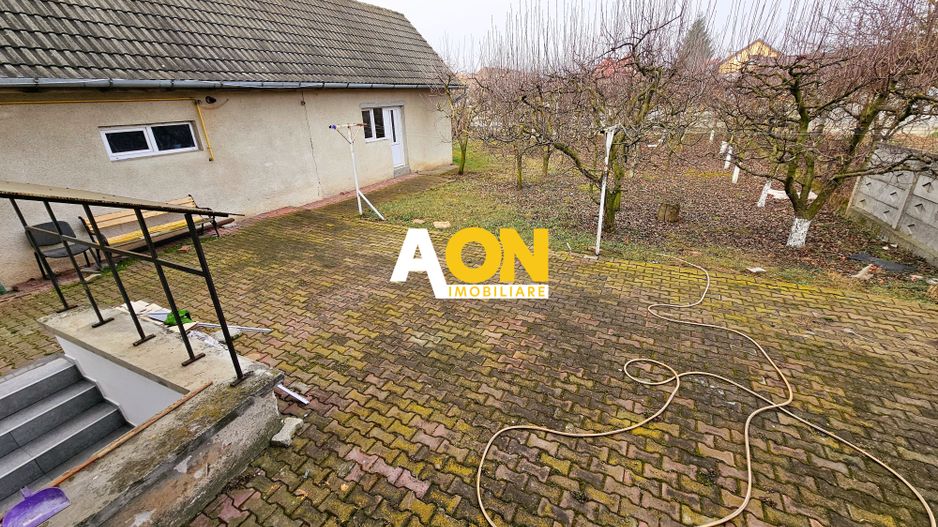 Casa 10 camere, 878 mp teren, toate utilitatile, Barabant - Poză 2