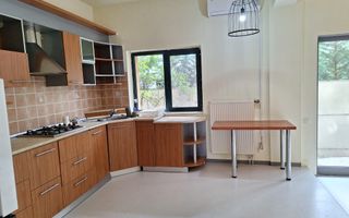 Casa de vanzare cu 6 camere in cartierul Andrei Muresanu - Poză 1