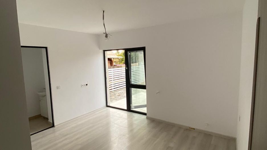 Casa noua în Giulesti de închiriat - curte 220mp - Poză 11