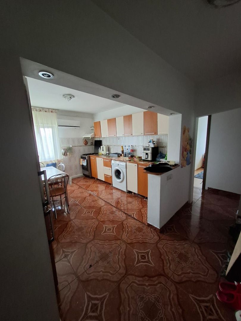 Apartament 4 camere/Longinescu/85mp/et 3/3-70.000  euro - Poză 2