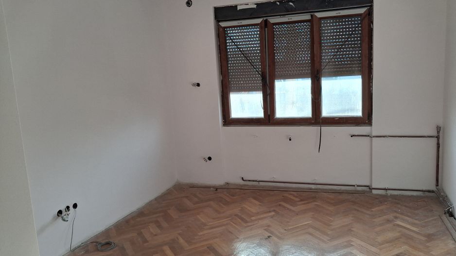 Casa RENOVATA partial 8 cam 6 ari 550mp garaj ANA IPATESCU. - Poză 29