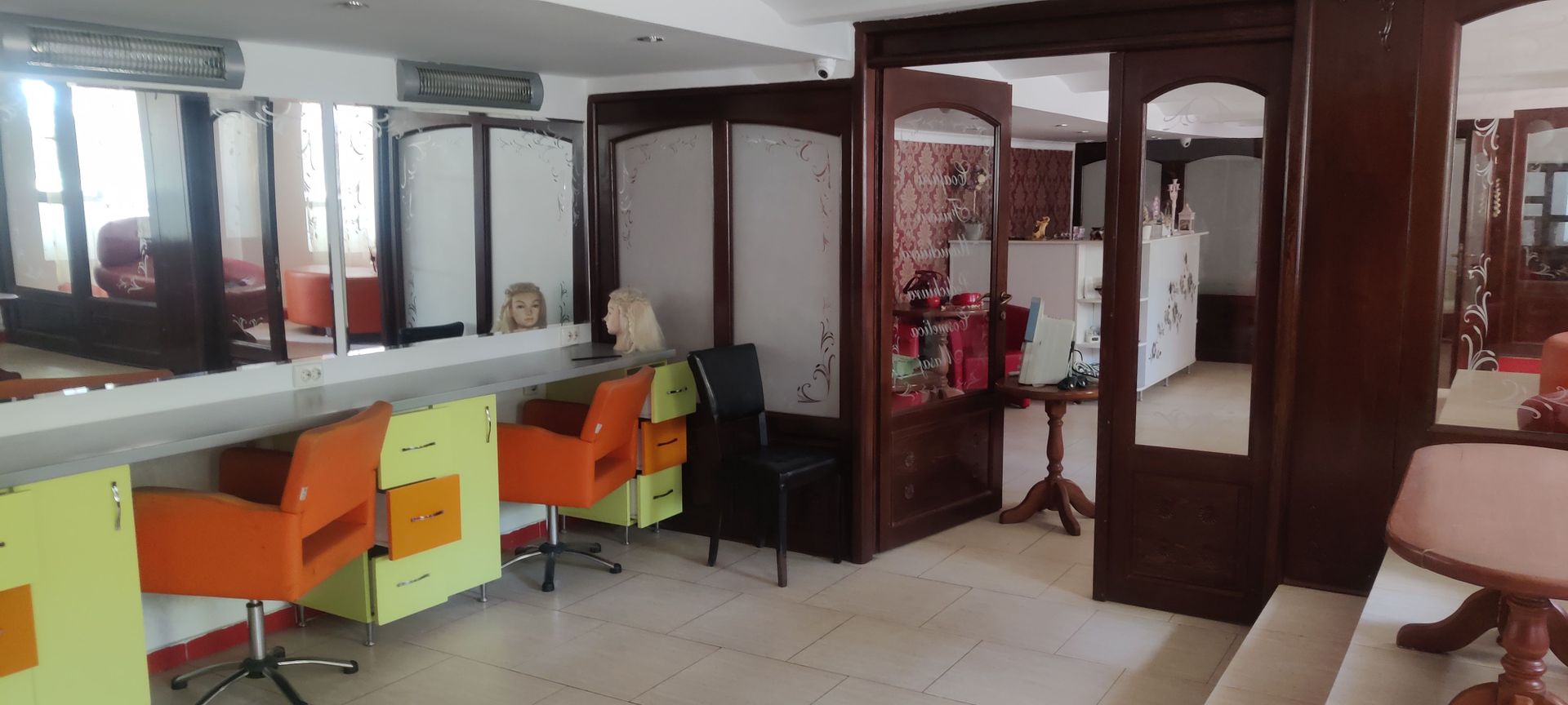 IDEAL PENTRU SALON INFRUMUSETARE / RESTAURANT/BAR/GRADINITE - Poză 17