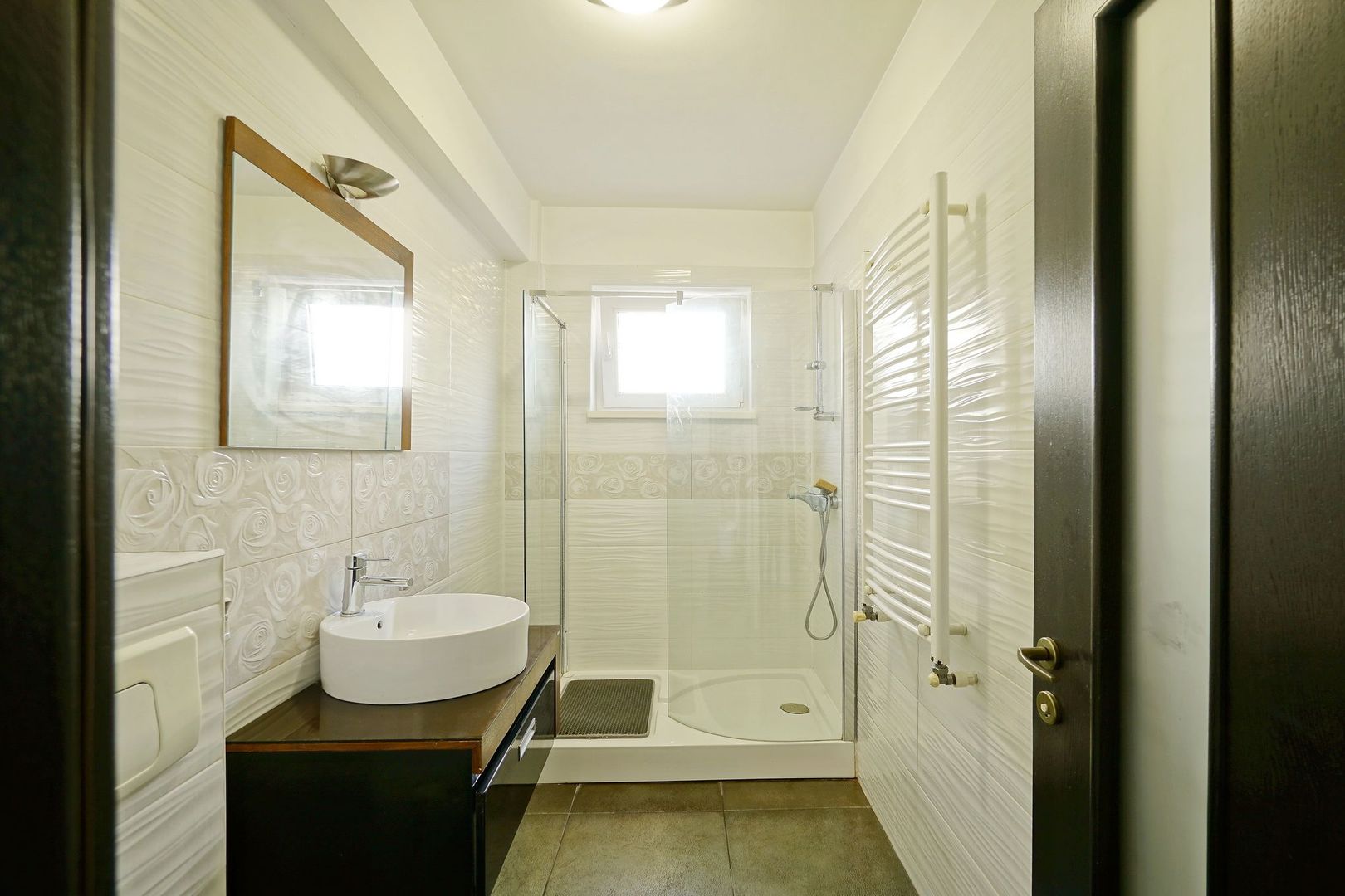 Ideal gradinita P+2, 8 cam, 6 dormt 6 bai, 3 garaje teren 650 mp, - Poză 49