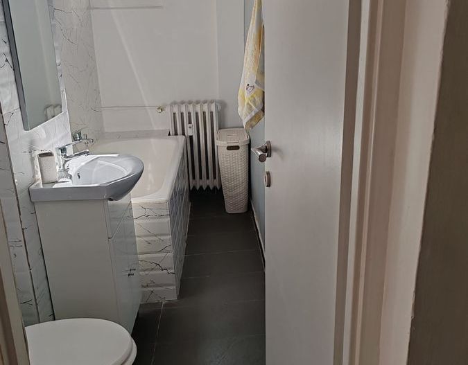 Garsonieră decomandată Titan-Sălăjan, balcon, etaj 2, aproape metrou - Poză 5