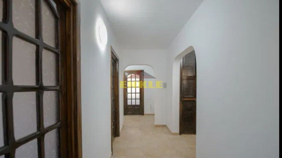 De vânzare apartament cu 4 camere decomandat, zona Bulevard - Poză 4