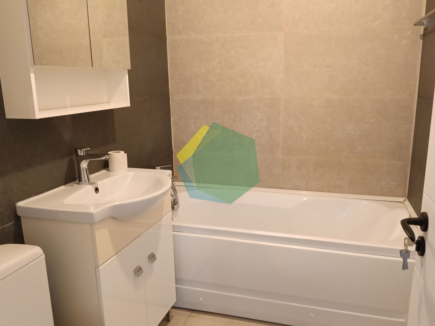 Apartament cu living generos și terasă, disponibil imediat – Otopeni - Poză 9