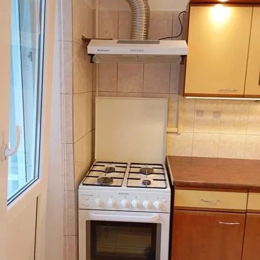 AP. 3 CAMERE MILITARI, BUCATARIE INCHISA, PARTIAL MOBILAT, CURAT - Poză 2