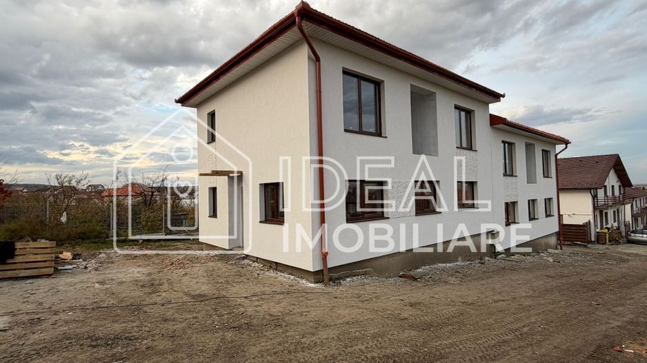 Casă modernă cu 4 camere și 300 mp de curte, in Sura Mica - Poză 1