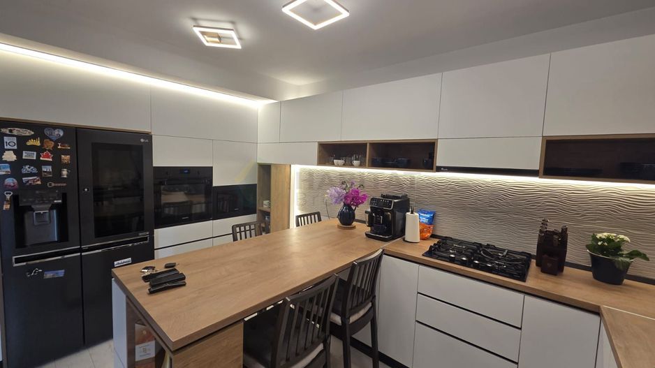 Vilă  cu mansardă, piscină și design modern – Tunari - Poză 9