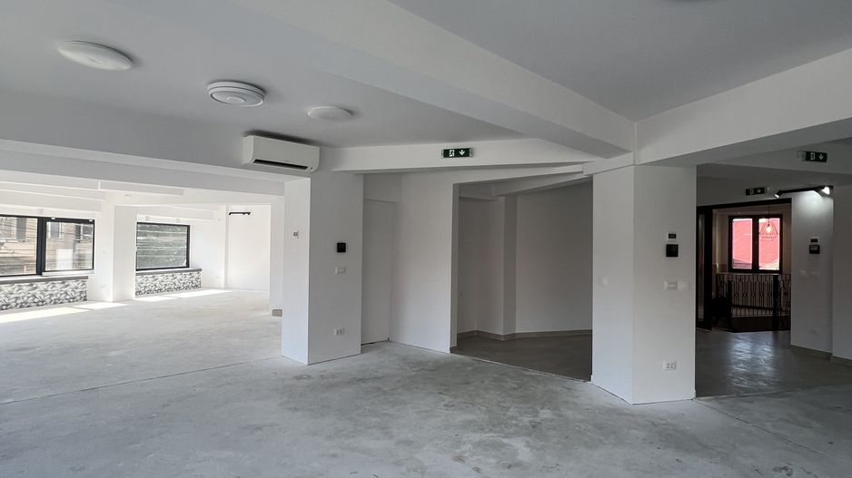 SAD CU VEDERE PANORAMICA - Poză 6