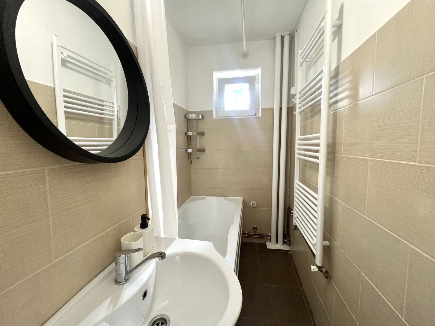 Apartament 2 camere,  vibrant si primitor, zona Complex - Stadion - Poză 15