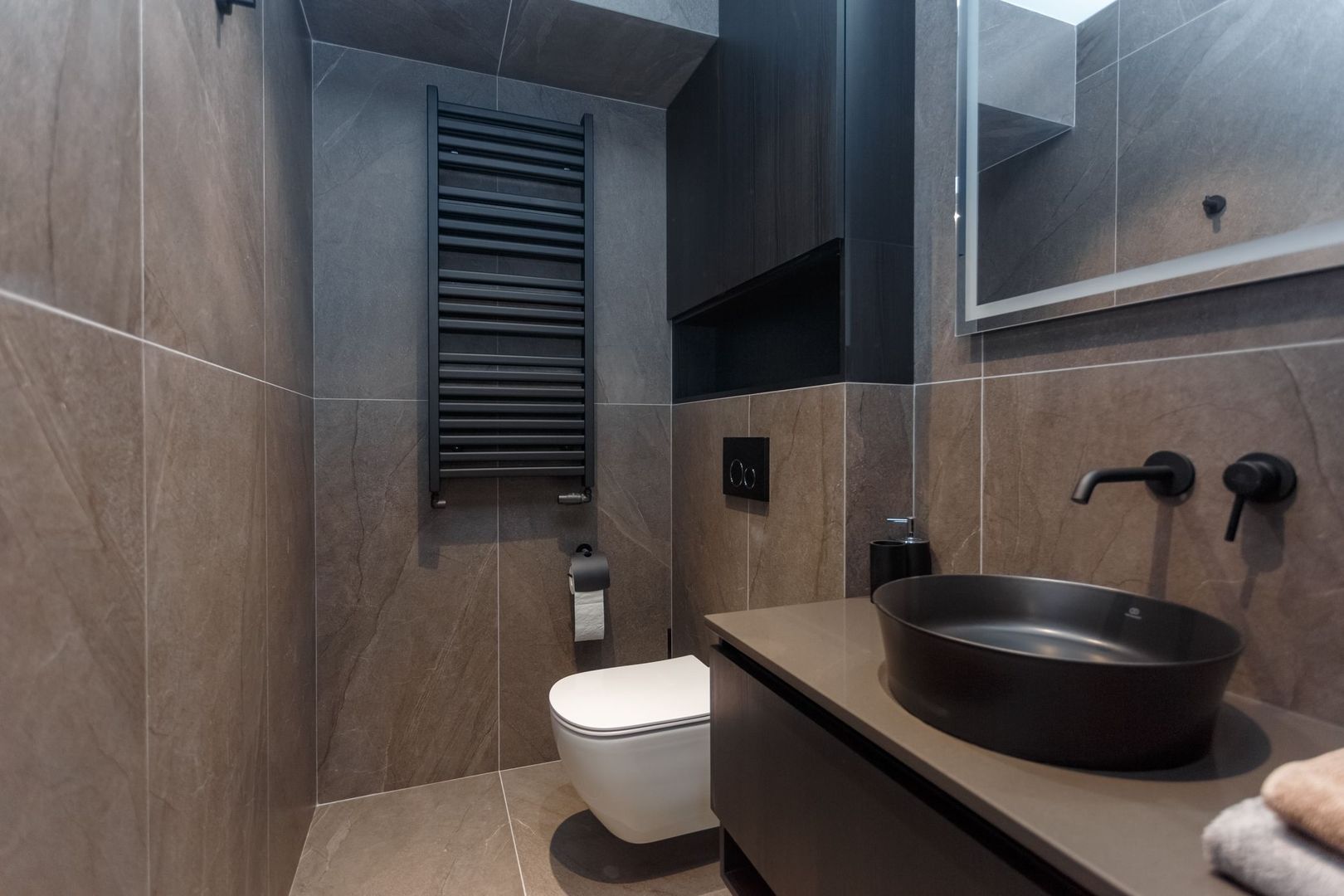 De închiriat apartament, 2 dormitoare, str. Teatrală 3, Centru. - Poză 2