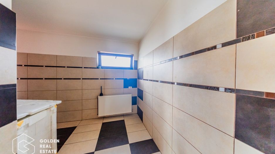 Casa spatioasa cu piscina si teren generos in Bujac - Poză 12