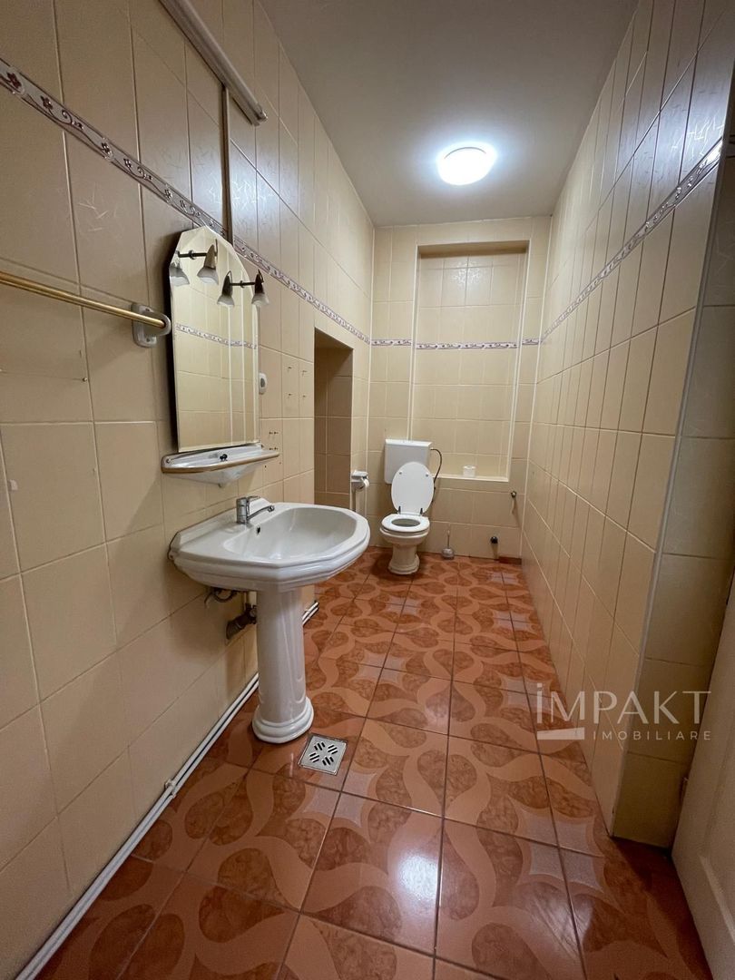 Spatiu comercial cu vad bun de inchiriat in zona centrală! - Poză 9