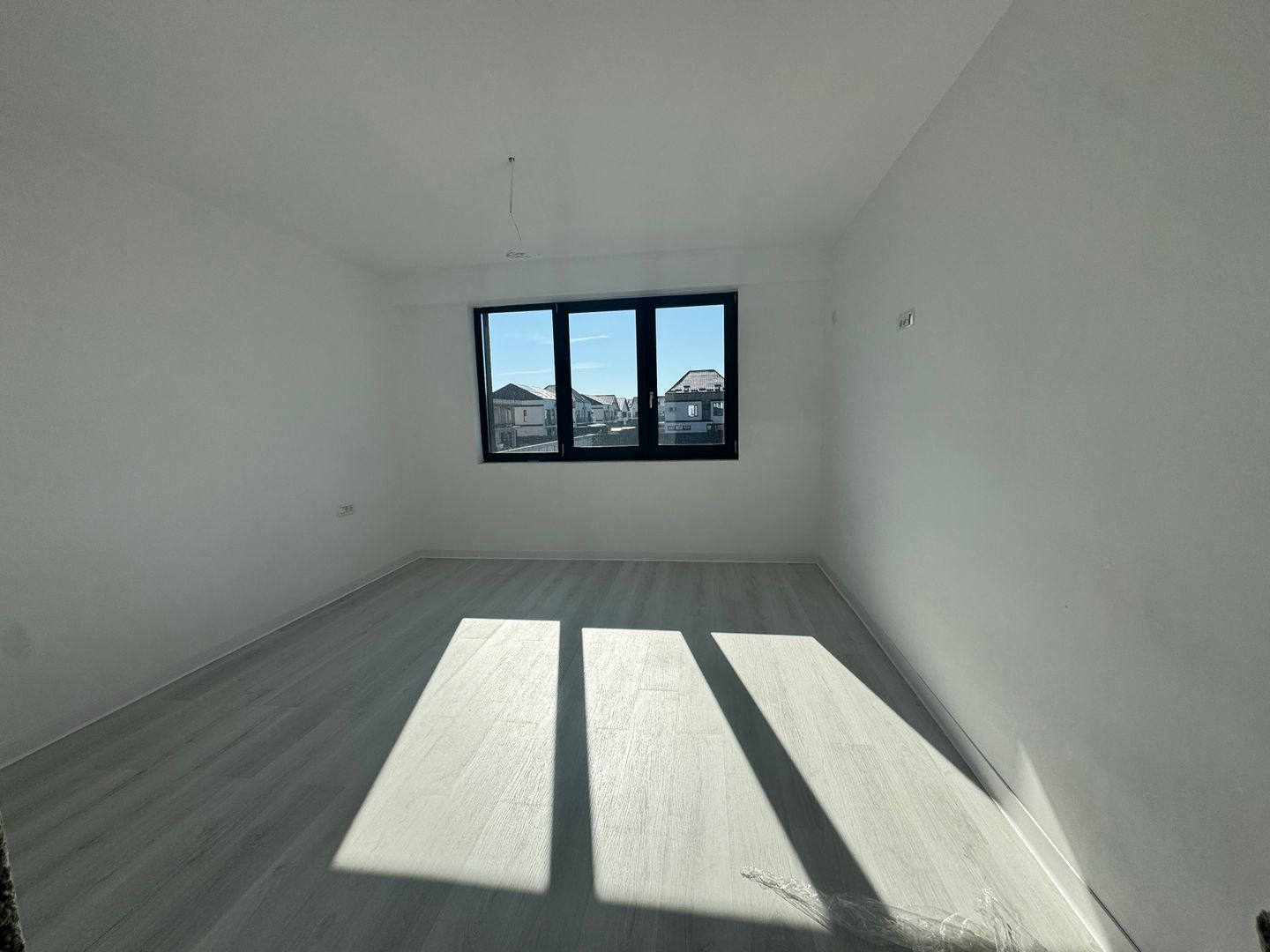 Vila 5 camere Otopeni Central-bucatarie si finisaje incluse - Poză 14