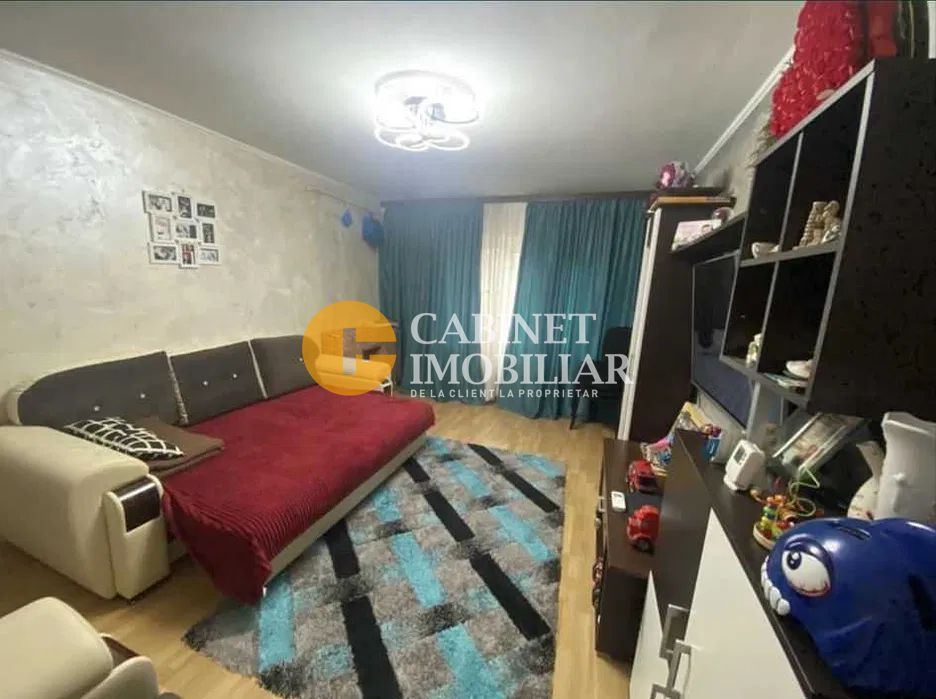 Cug - Selgros - 3 Camere Decomandat + Boxa .Bloc . 1992 - 72 Mp - Poză 4