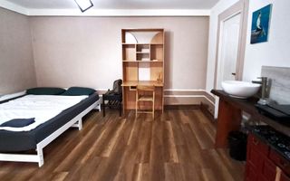 Ultracentral!! Clădire / 3 nivele – 14 camere, 300 mp utili, B-dul Eroilor!! - Poză 2