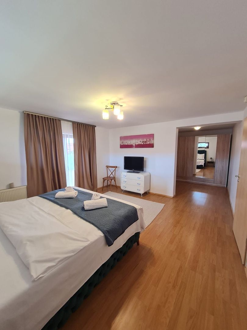 Vila spațioasă și recent renovată în Ghiroda! - Poză 66