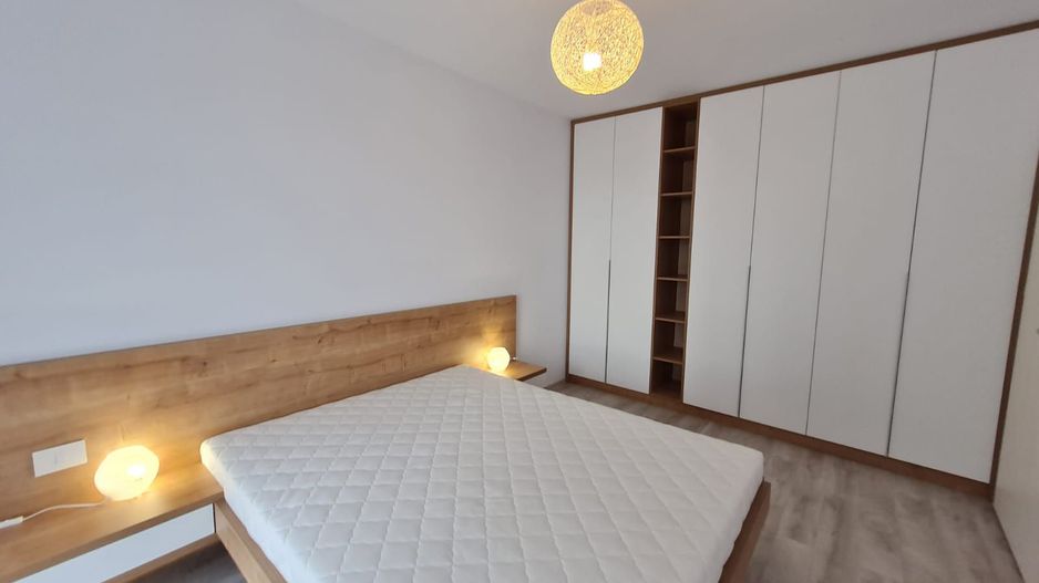 Lux la 10 minute de Iulius Town - Poză 6