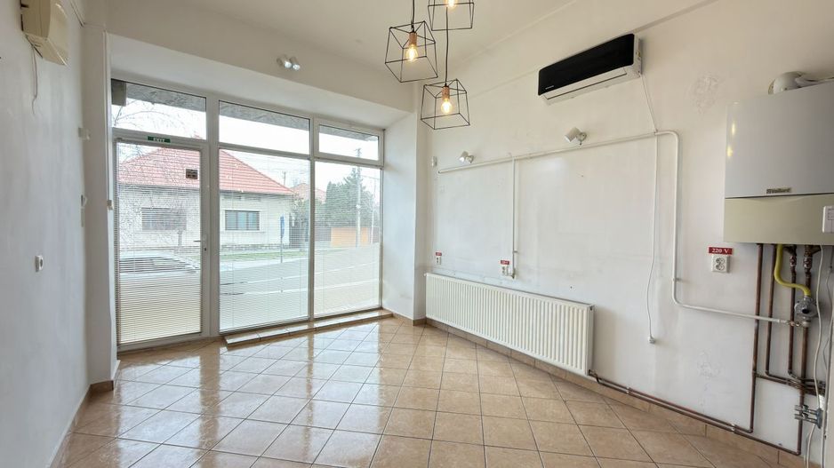 Spațiu Comercial Stradal 30 mp/Trafic Intens Auto și Pietonal/C.A.Române - Carei - Poză 3