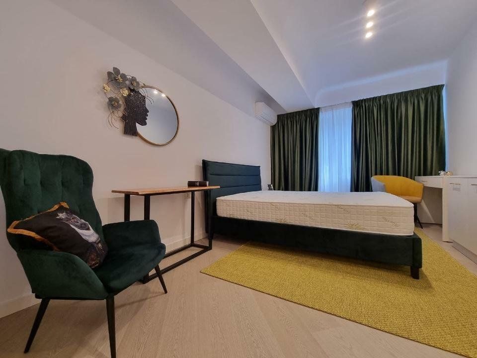 Cortina North, Particular - Poză 1