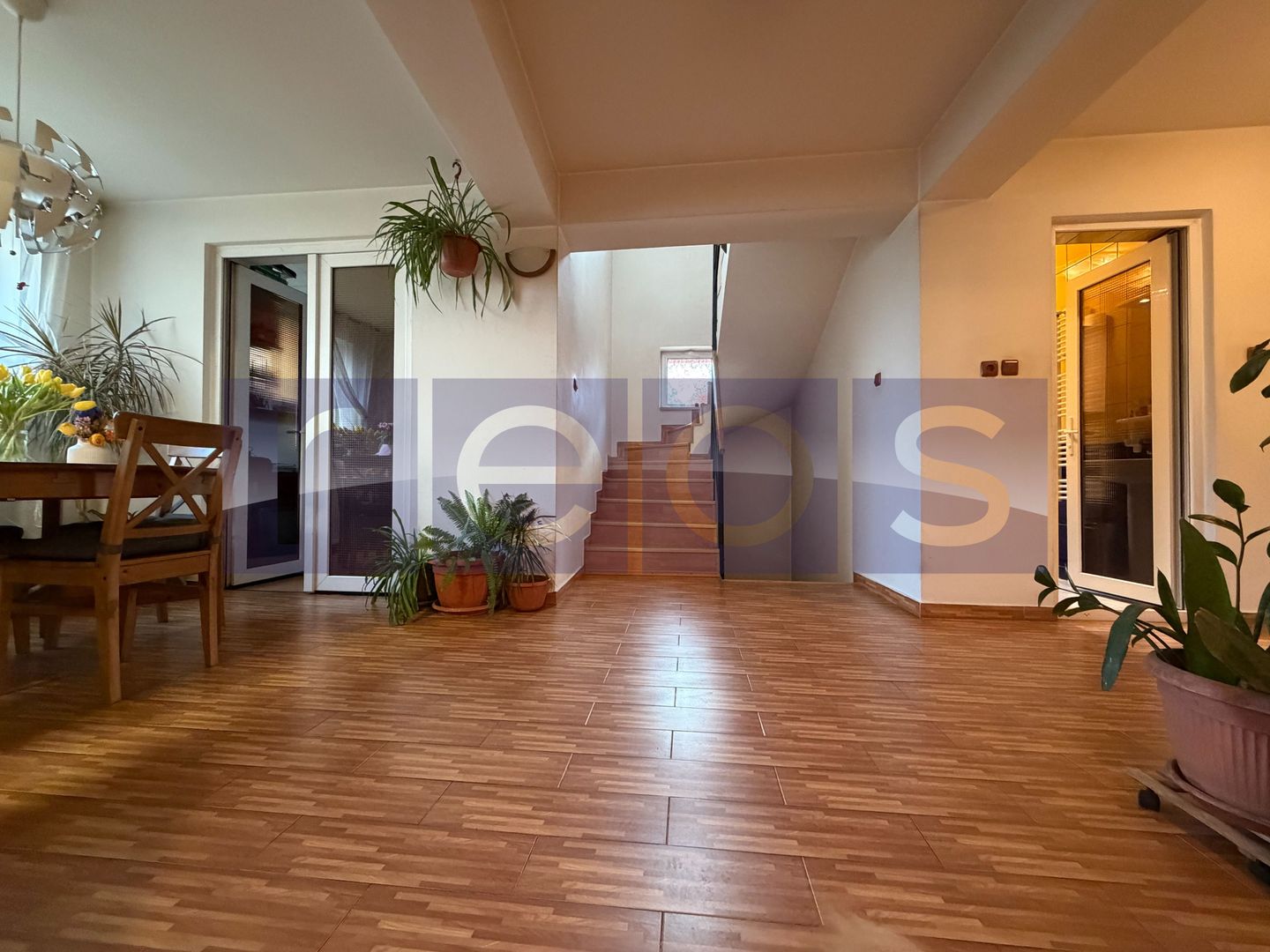 VANARE CASA | 150 MP LOCUIBILI | TEREN 400 MP | PANOURI FOTOVOLTAICE 8 KW | - Poză 3