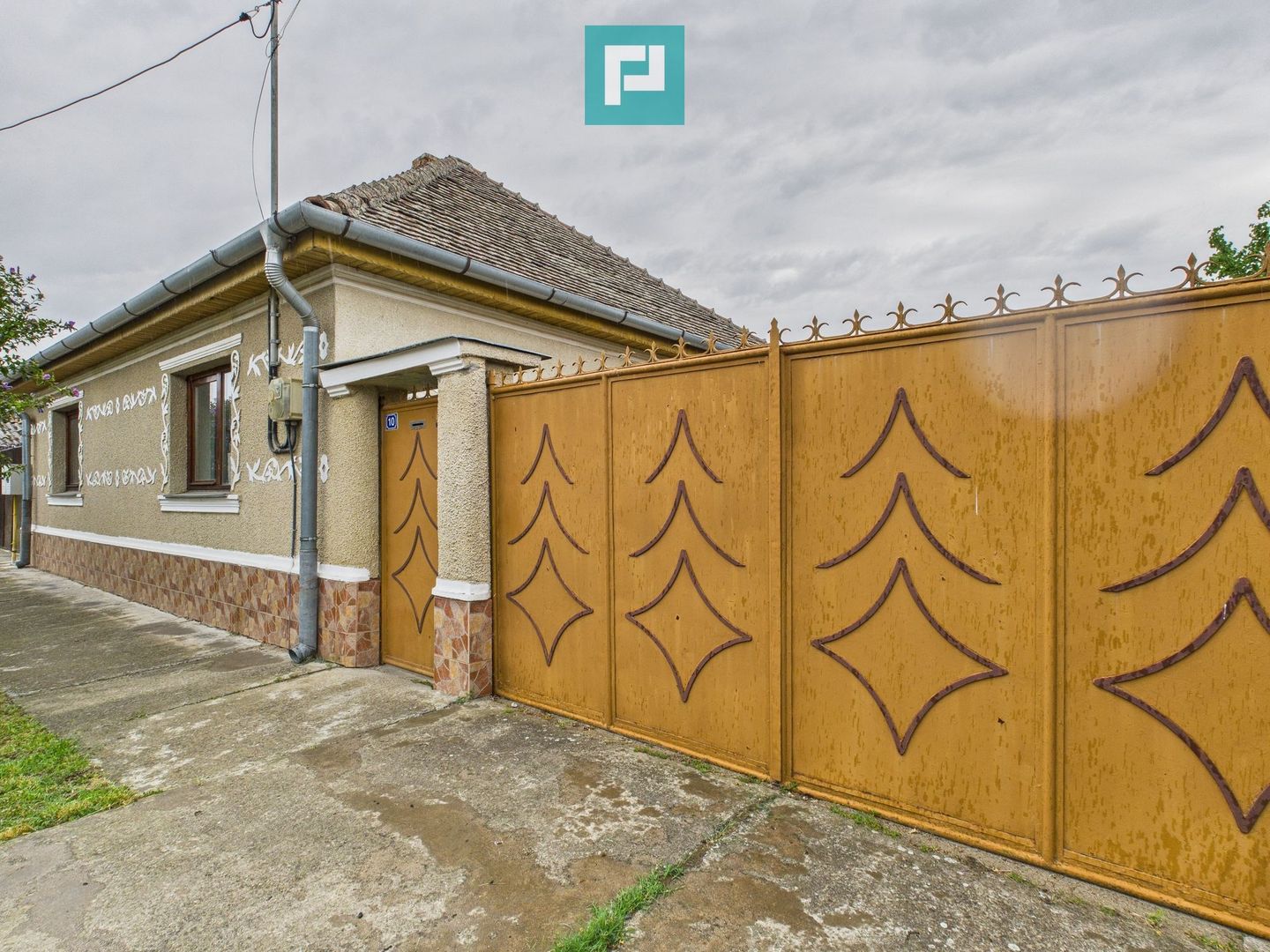 Casa Pecica, zona centrala. - Poză 1