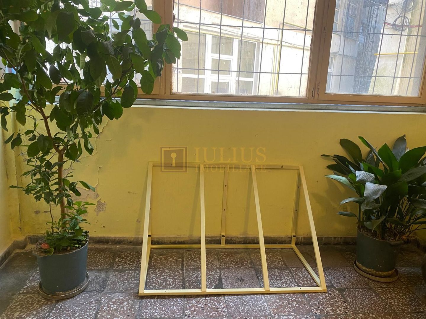 2 dormitoare, centrala proprie, bucatarie inchisa. Piața Libertatii. - Poză 22