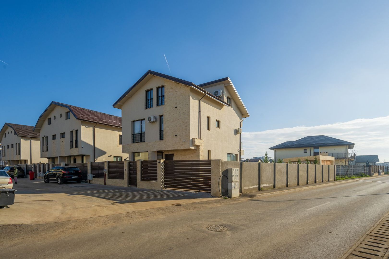 Casa Impecabila + Individuală + Decomandată in Prelungirea Ghencea ! - Poză 38