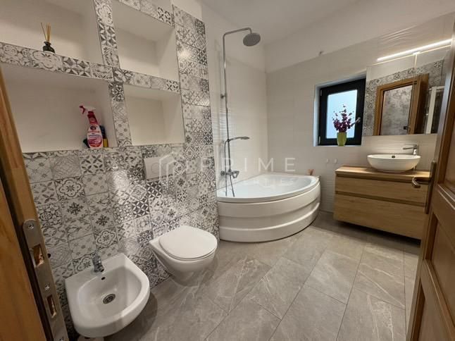 Casă cu design modern, renovată, 3 camere – zonă centrală premium - Poză 8