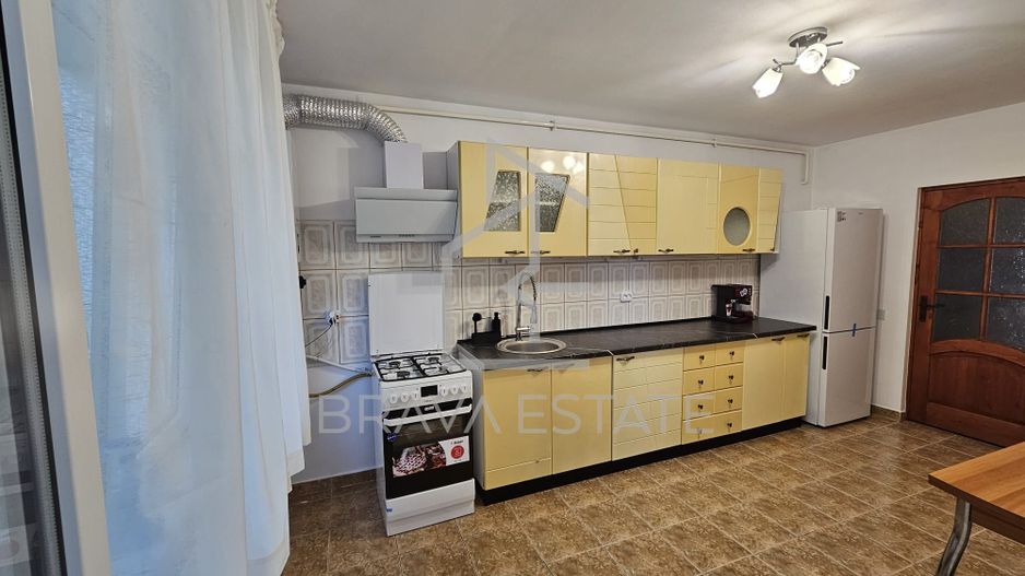 Apartament 3 camere, 100mp, 2 băi, 2 balcoane, 2 parcări, str Pădurii - Poză 2