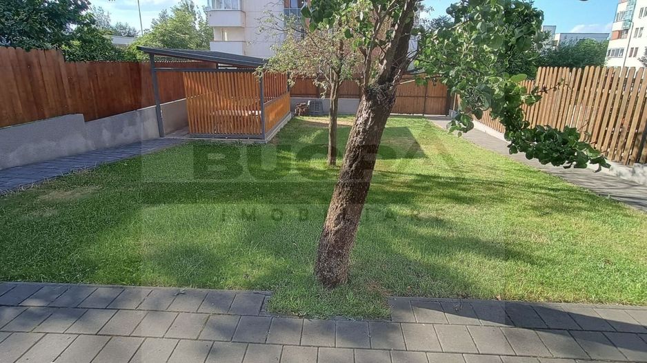 Cladire moderna, superfinisata 500 mp, teren 600 mp, 8 parcari - Poză 11