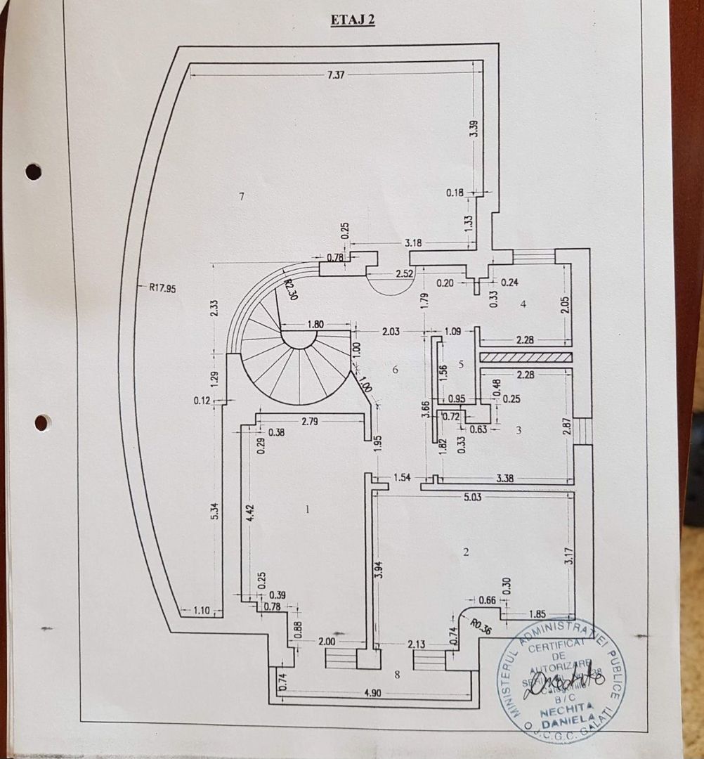Imobil cu 8 camere, terasă de 60 mp, situat în centrul orașului - Poză 14