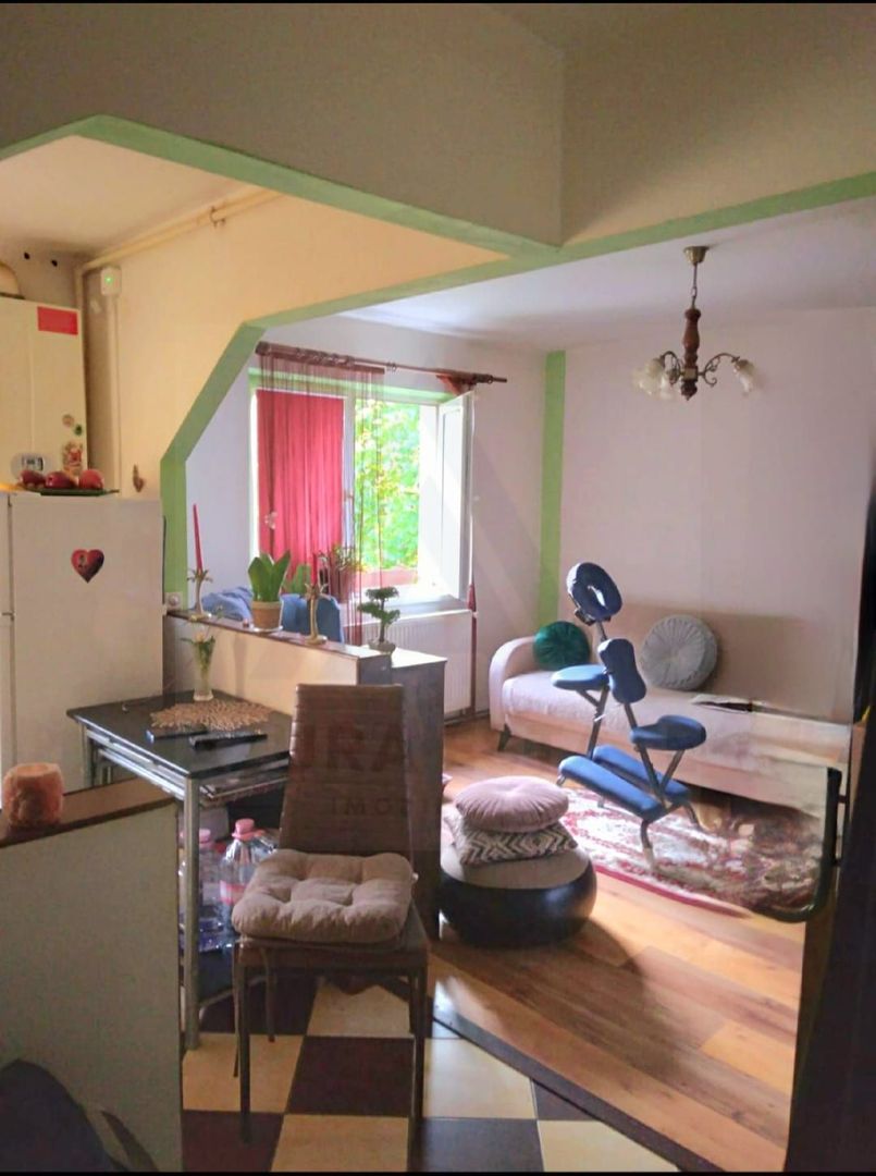 Apartament 2 camere 45 mp utili renovat etaj 3 in Cisnadie - Poză 4