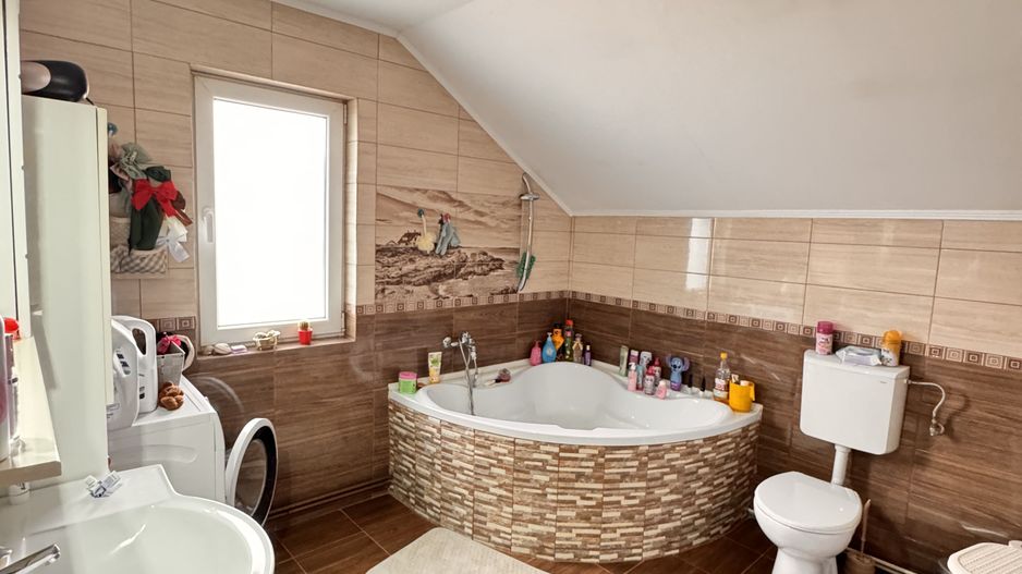 Vilă spațioasă cu 6 camere – Cartierul Viena, Oradea - Poză 18